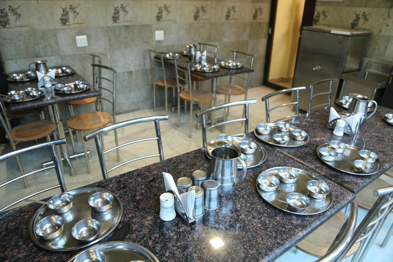 Hotel Heena Plaza Ābu Road エクステリア 写真