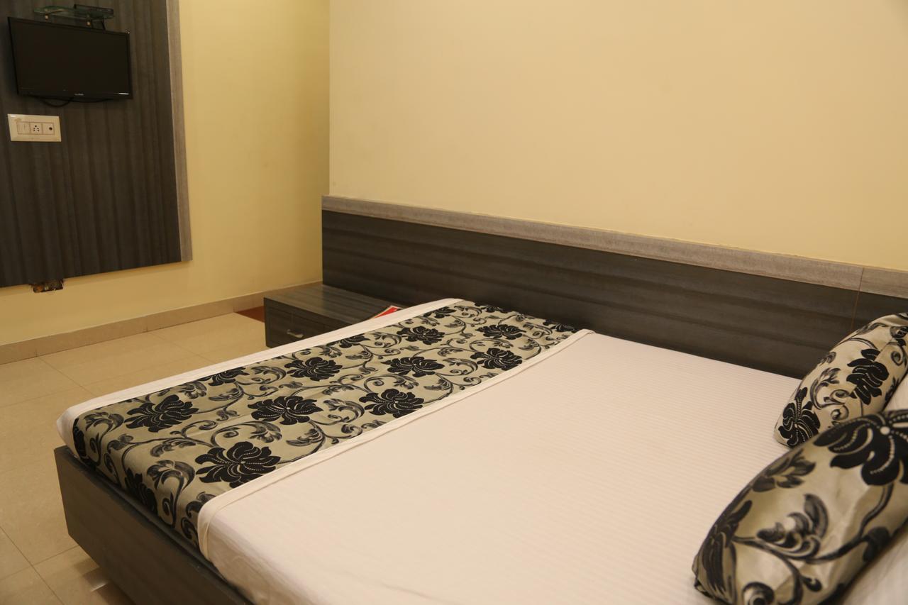 Hotel Heena Plaza Ābu Road エクステリア 写真